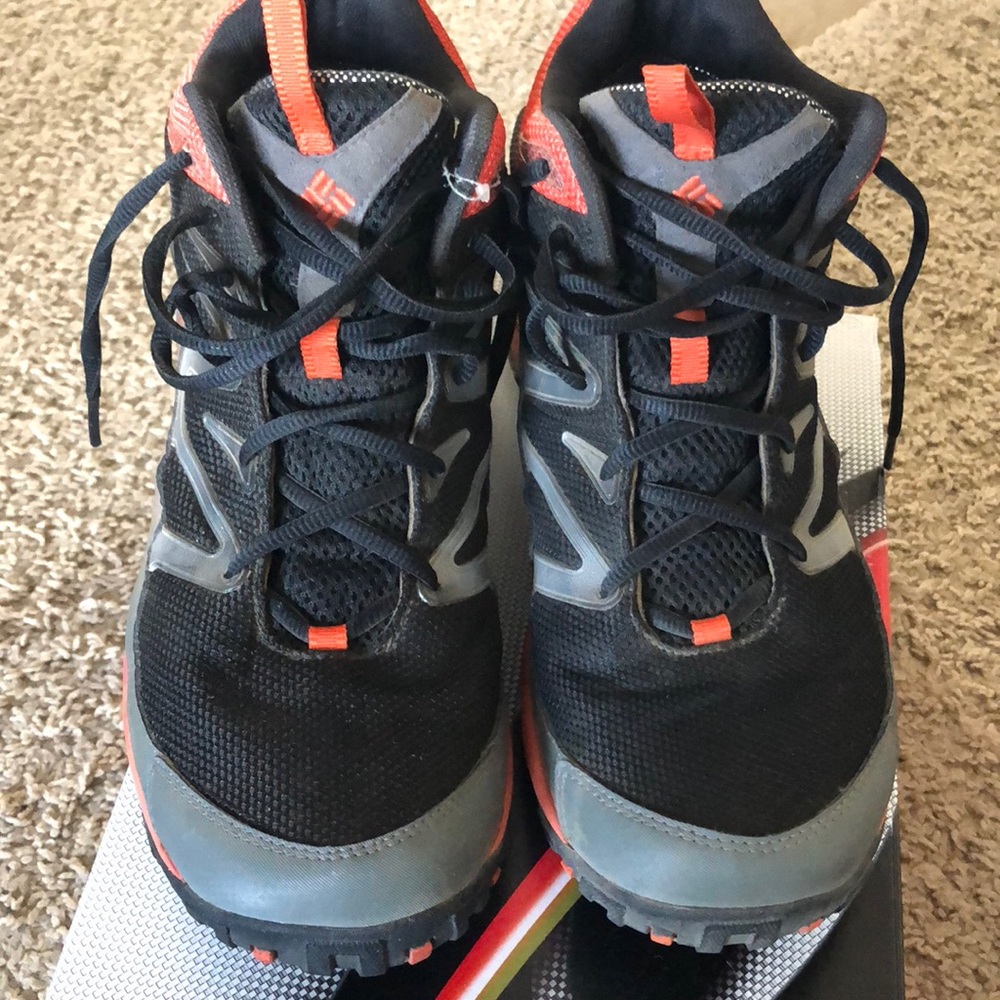 Men’s hiking shoes size 9.5